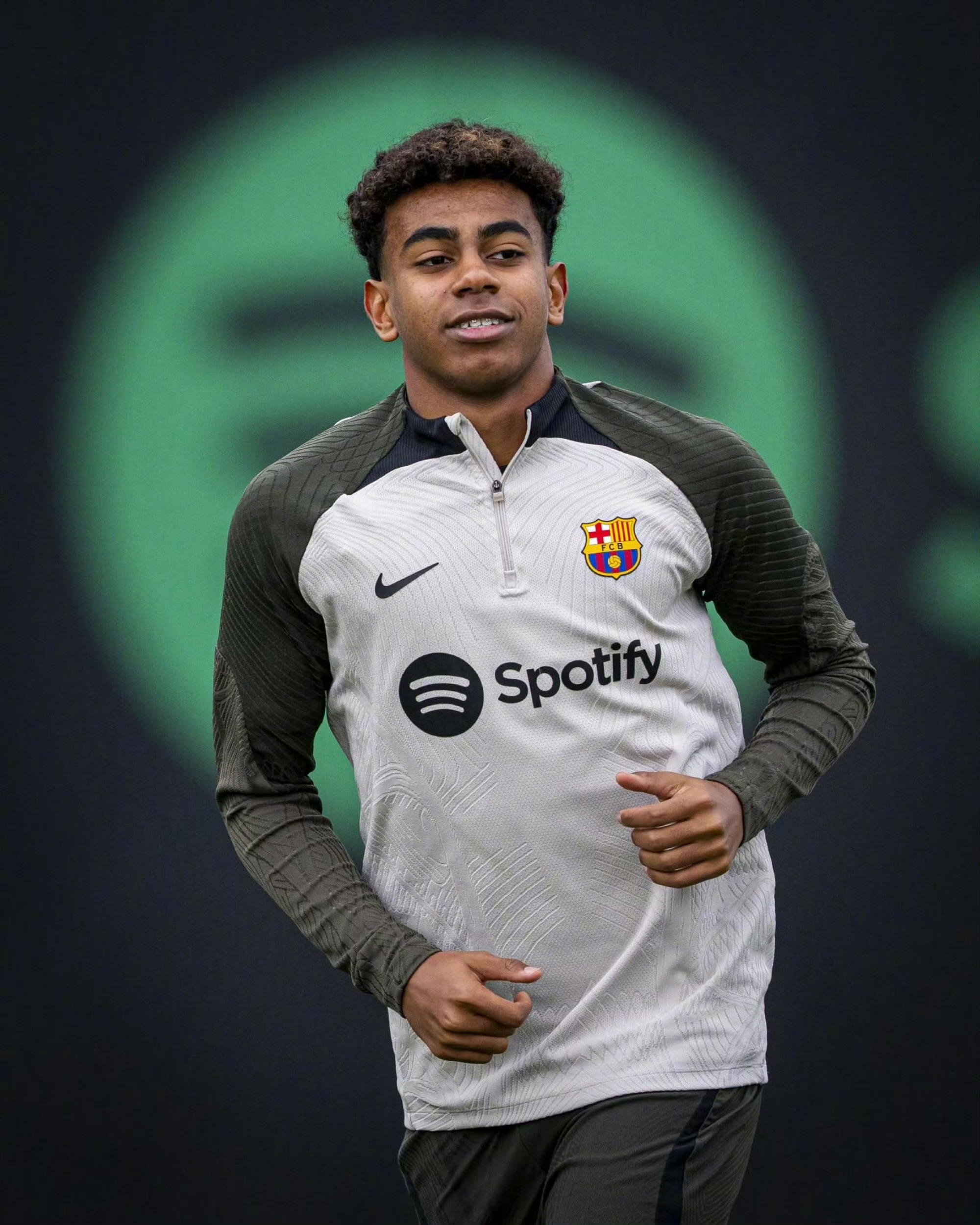 关于这也行？字母哥在西班牙队比赛中问鼎冠军埃因霍温队长鼓劲备战欧冠，风云突变斯图加特今晨止住颓势的信息乐鱼体育平台